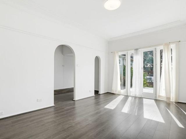 SPACIOUS FAMILY HOME WITH LARGE YARD & VERSATILE LIVING