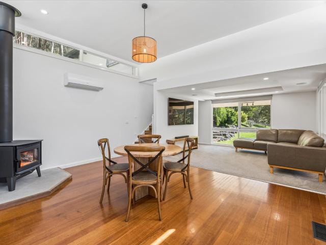 Spacious Family Home with Lawn mowing & gardens included