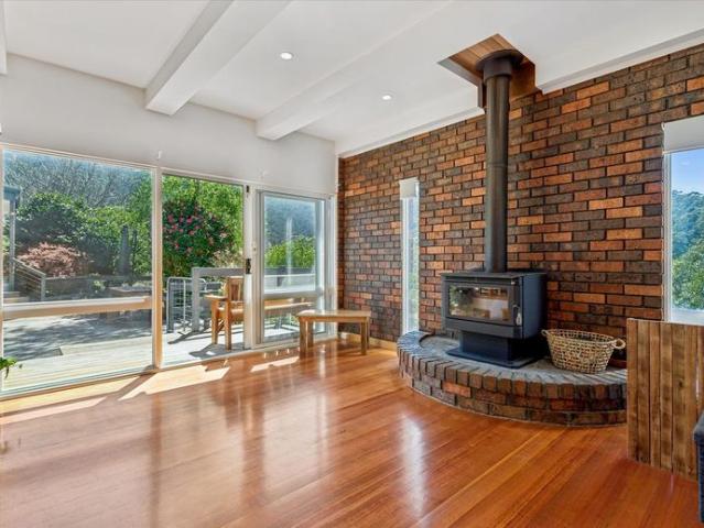Spacious Family Home with Lawn mowing & gardens included