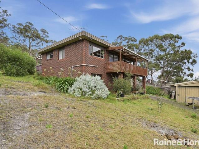 Spacious Family Home with Panoramic Coastal Views