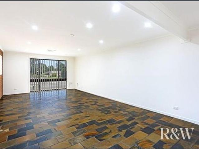 SPACIOUS FAMILY HOME WITH POOL