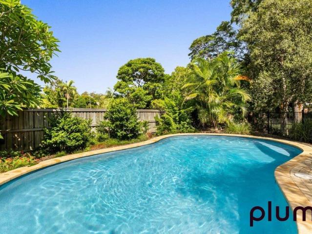 Spacious family home with pool!