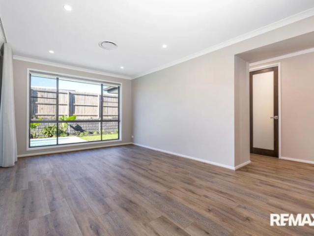 Spacious Family Home with Pool!
