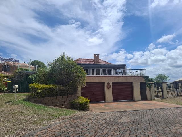 Spacious family home with pool, $850 per week plus water usage Gatton Real Estate