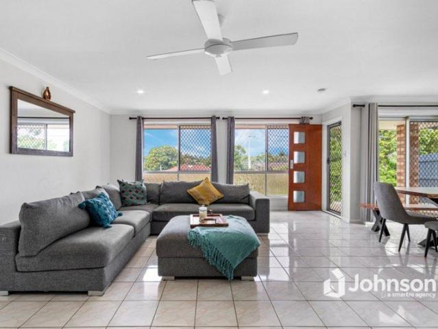 SPACIOUS FAMILY HOME WITH POOL AND OUTDOOR LIVING