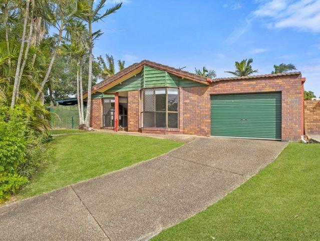Spacious Family Home with Pool & Flexible Living in Quiet Cul de Sac