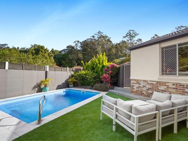 Spacious Family Home with Pool in a Peaceful Cul de Sac