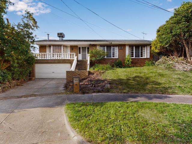 SPACIOUS FAMILY HOME WITH POOL IN A PRIME DONCASTER LOCATION POOL MAINTENANCE INCLUDED