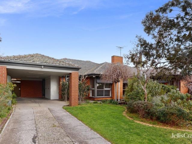 Spacious Family Home with Pool in a Prime Essendon West Location
