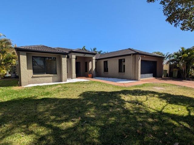 Spacious Family Home with Pool in a Prime Location!