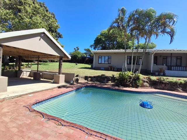 Spacious Family Home with Pool in Southport – Pet Friendly