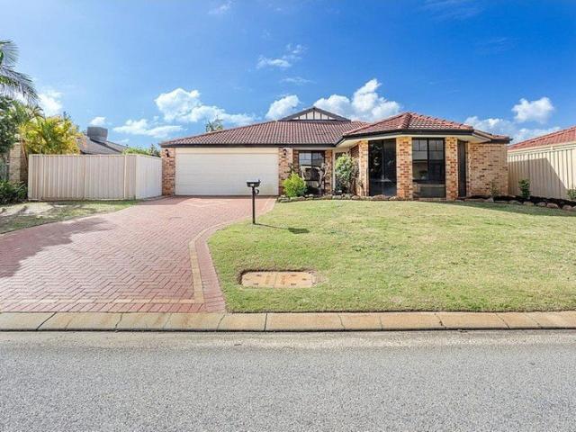 Spacious Family Home with Pool in Sanctuary Waters
