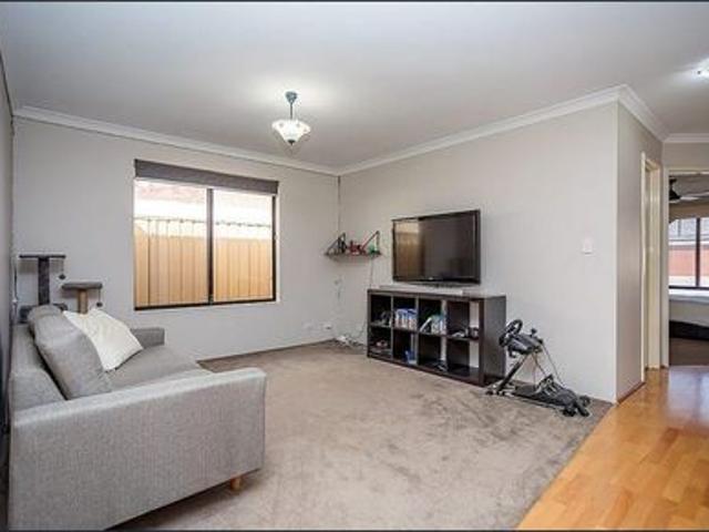 Spacious Family Home with Pool in Sanctuary Waters