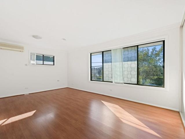 Spacious Family Home with Pool in Prime Greenacre Location