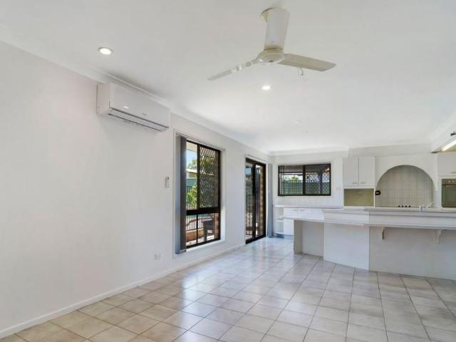 Spacious Family Home with Pool in Quiet Cul de Sac