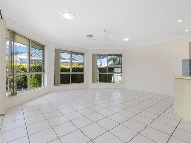 Spacious Family Home with Pool in the Heart of Sippy Downs