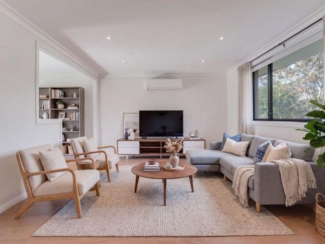 Spacious Family Home with Pool in the Heart of The Oaks
