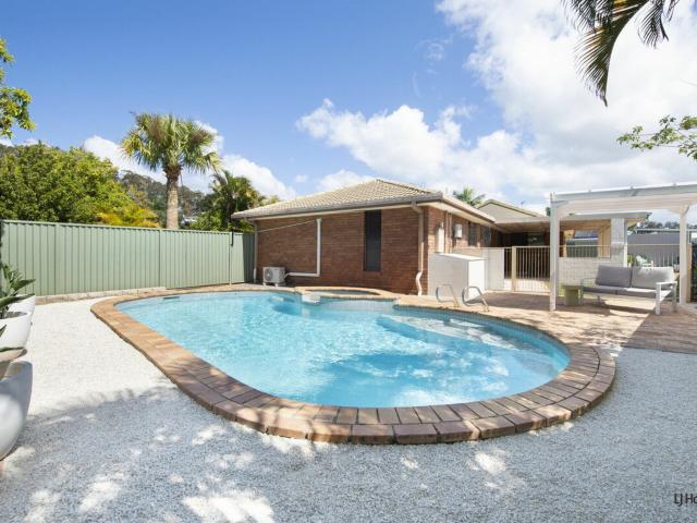 Spacious Family Home with Pool & Outdoor Entertaining