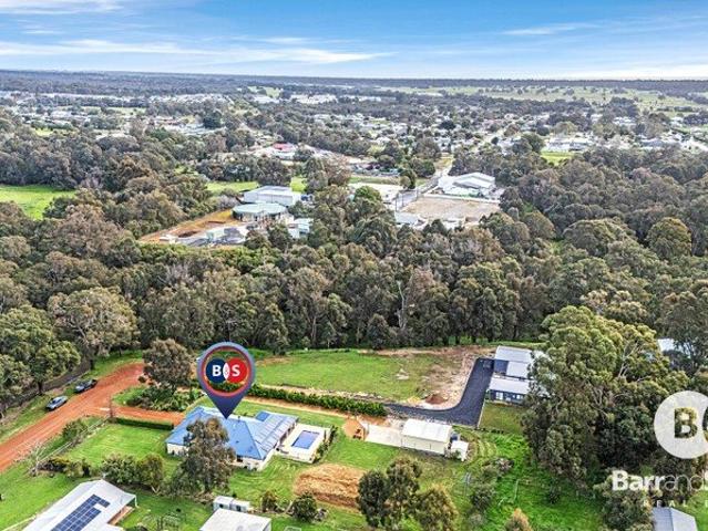 Spacious Family Home with Pool, Shed and Stunning Views in Capel