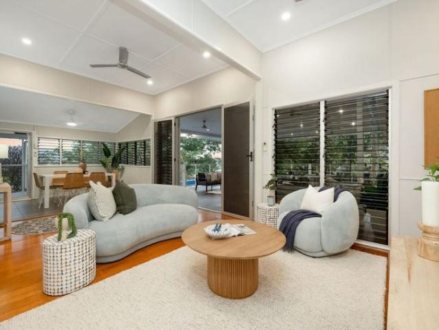 Spacious Family Home with Pool & Stunning Entertaining Deck