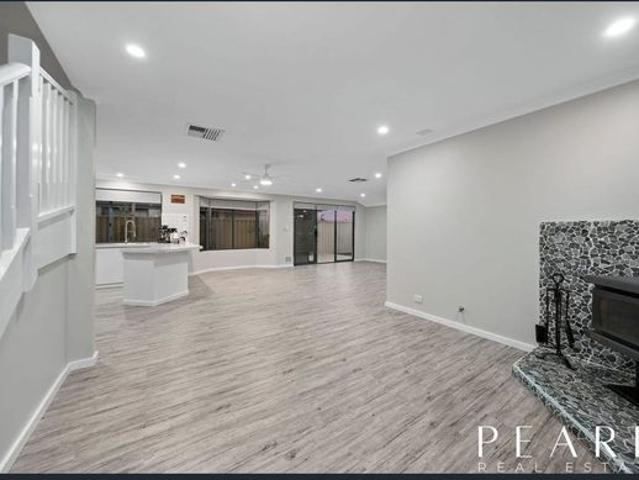 Spacious Family Home with Pool, Theatre and Upstairs Retreat