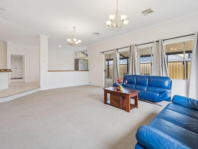 SPACIOUS FAMILY HOME WITH POWERED WORKSHOP!