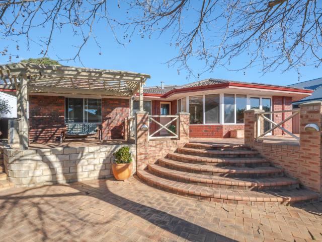 Spacious Family Home with Powered Workshop & Separate Studio with Private Bathroom