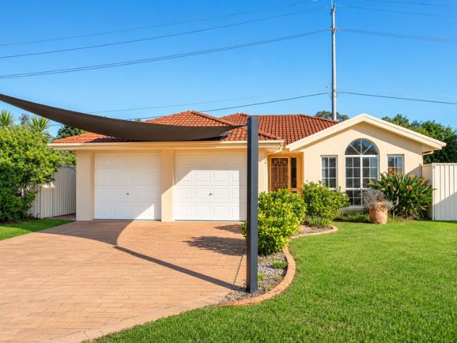 Spacious Family Home with Private Yard & Entertainer's Alfresco