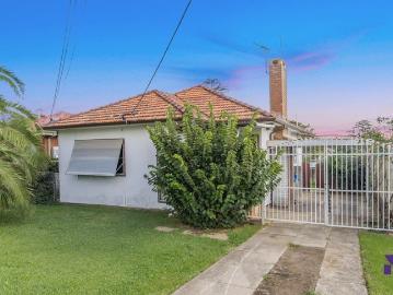 Spacious family home with redevelopment potential set on a 657.6sqm block approx