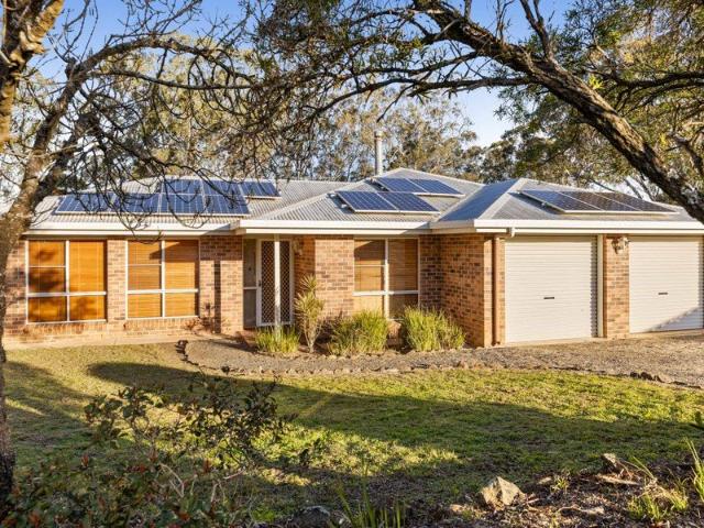 Spacious Family Home with Room to Relax & Entertain!