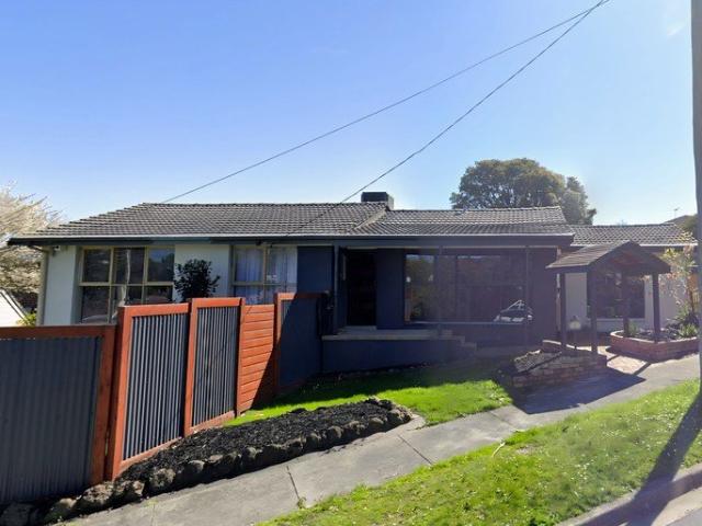 Spacious Family Home with Stunning Mountain Views
