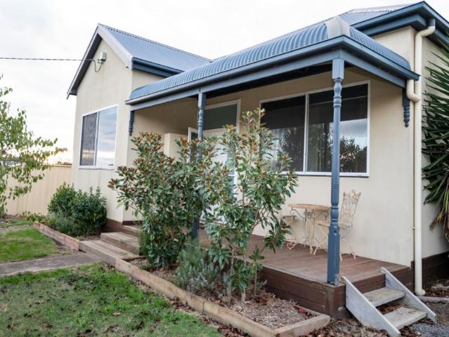Spacious Family Home with Stunning Grampians Views