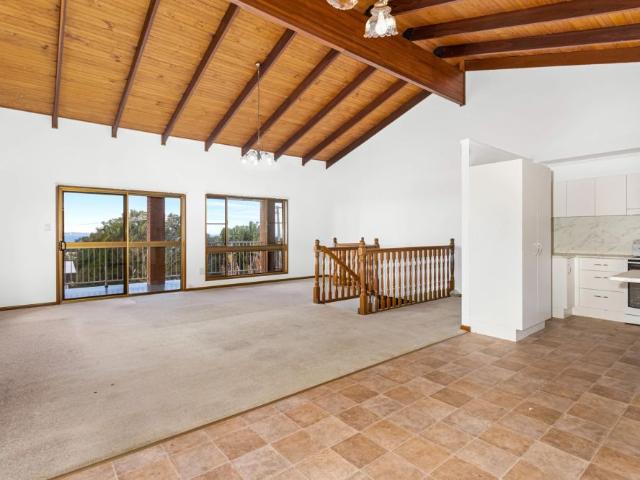 Spacious Family Home with Stunning Sea Views on Barlows Hill