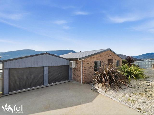 Spacious Family Home With Stunning Views