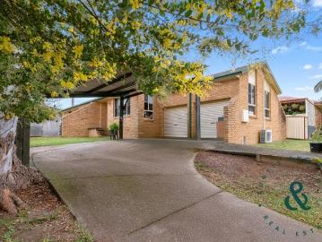 Spacious Family Home with Studio, Minutes from Medowie Centre!