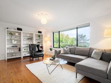 Spacious family home with sweeping views & pool