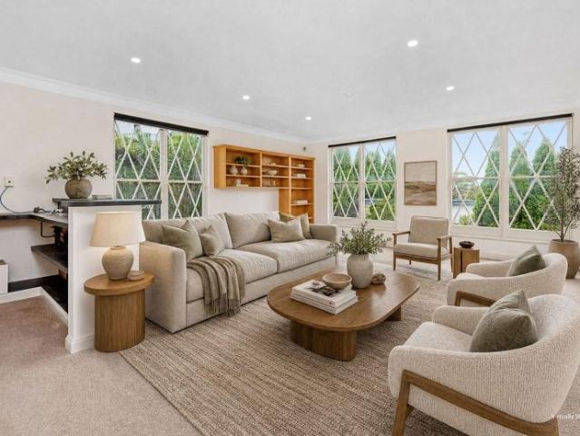 Spacious Family Home With Swimming Pool