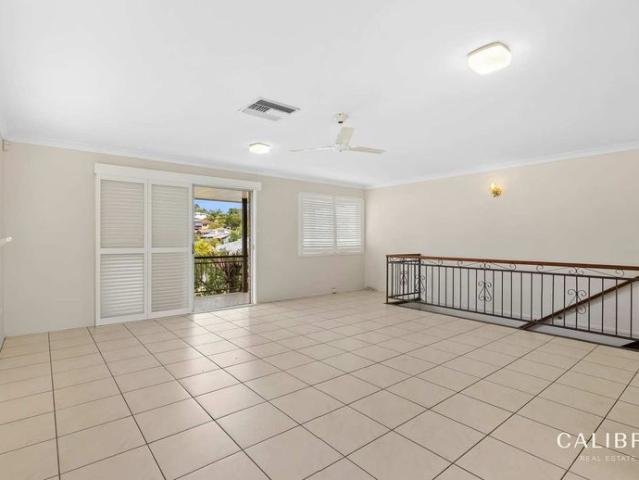 Spacious family home with swimming pool