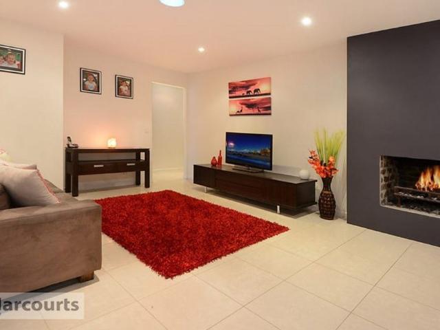 Spacious Family Home with Swimming Pool in Cashmere!
