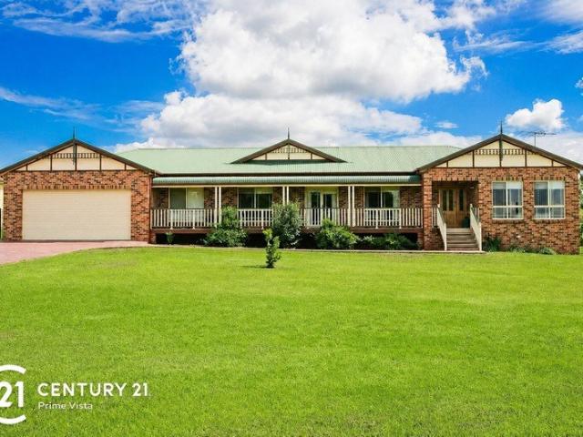 Spacious Family Home with Swimming Pool on Approx. 4,000m² !