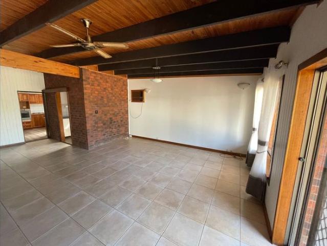Spacious Family Home with Swimming Pool | Solar | Prime Glandore Location