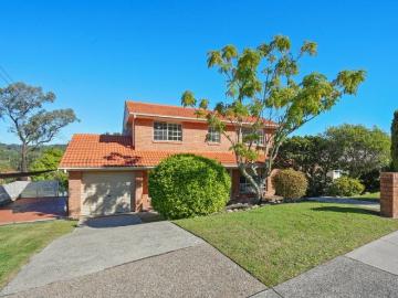Spacious Family Home with Self Contained Granny Flat on 701sqm