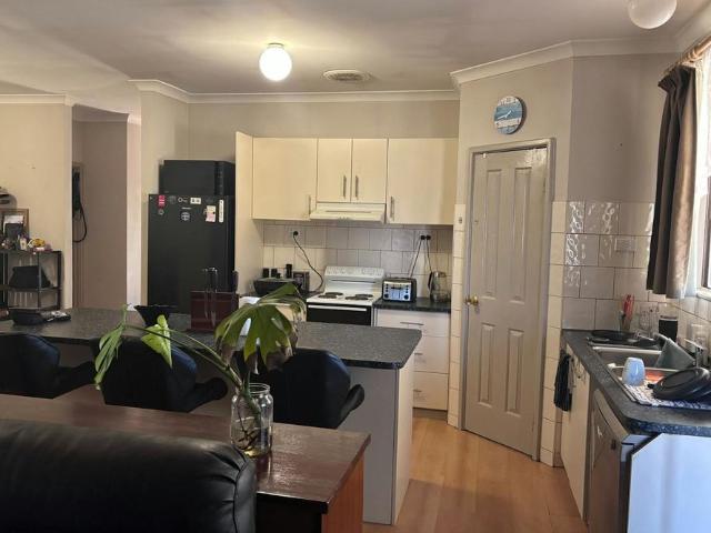SPACIOUS FAMILY HOME WITH SELF CONTAINED GRANNY FLAT