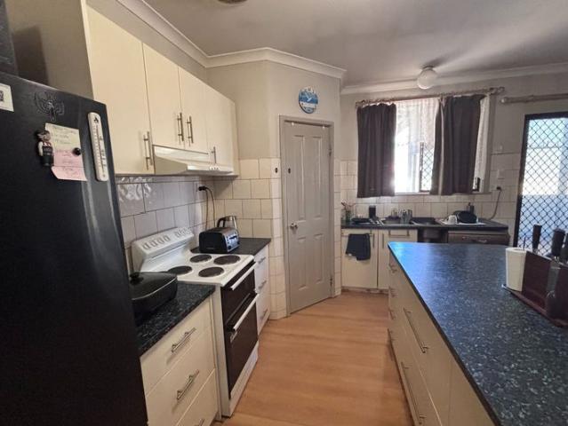 SPACIOUS FAMILY HOME WITH SELF CONTAINED GRANNY FLAT