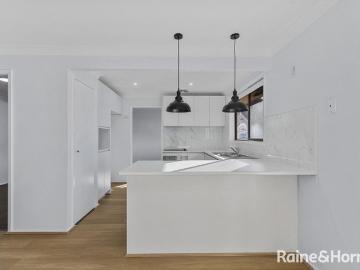 Spacious Family Home with Self Contained Studio in Prime Bateau Bay Location