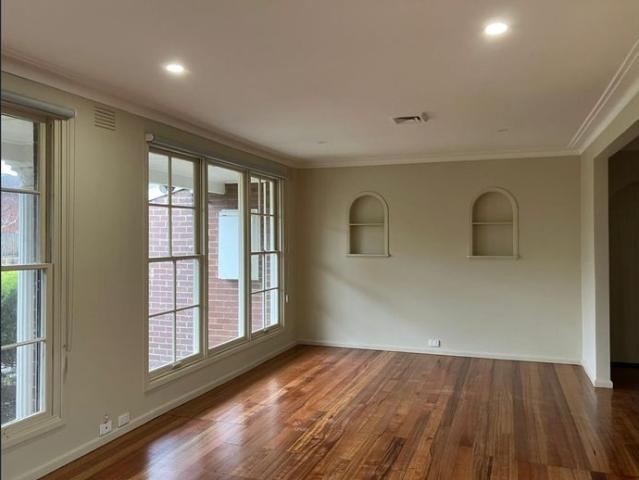 Dual Residence Family Home in Prime Glen Waverley Location! Fully self Contained Studio!