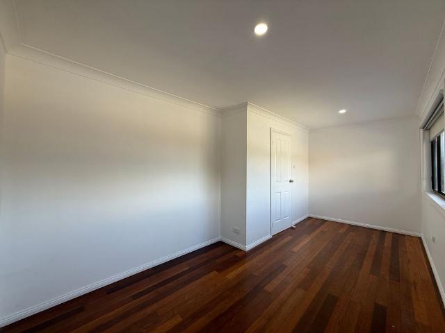 Spacious 6 Bedroom Family Home including Study