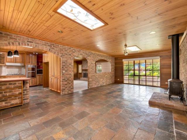 Spacious Family Home with Separate Residence!