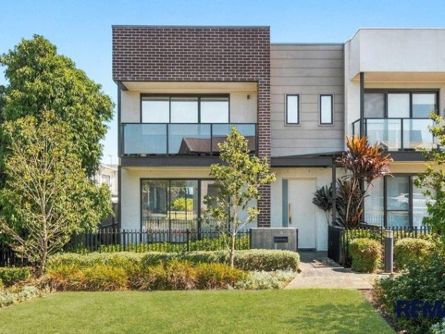 Spacious Family Home with Separate Studio & Three Car Accommodation