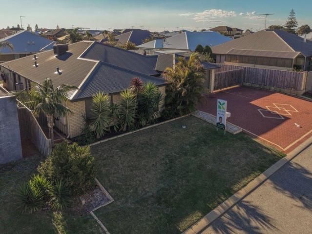 Spacious family home with side access and Powered Shed